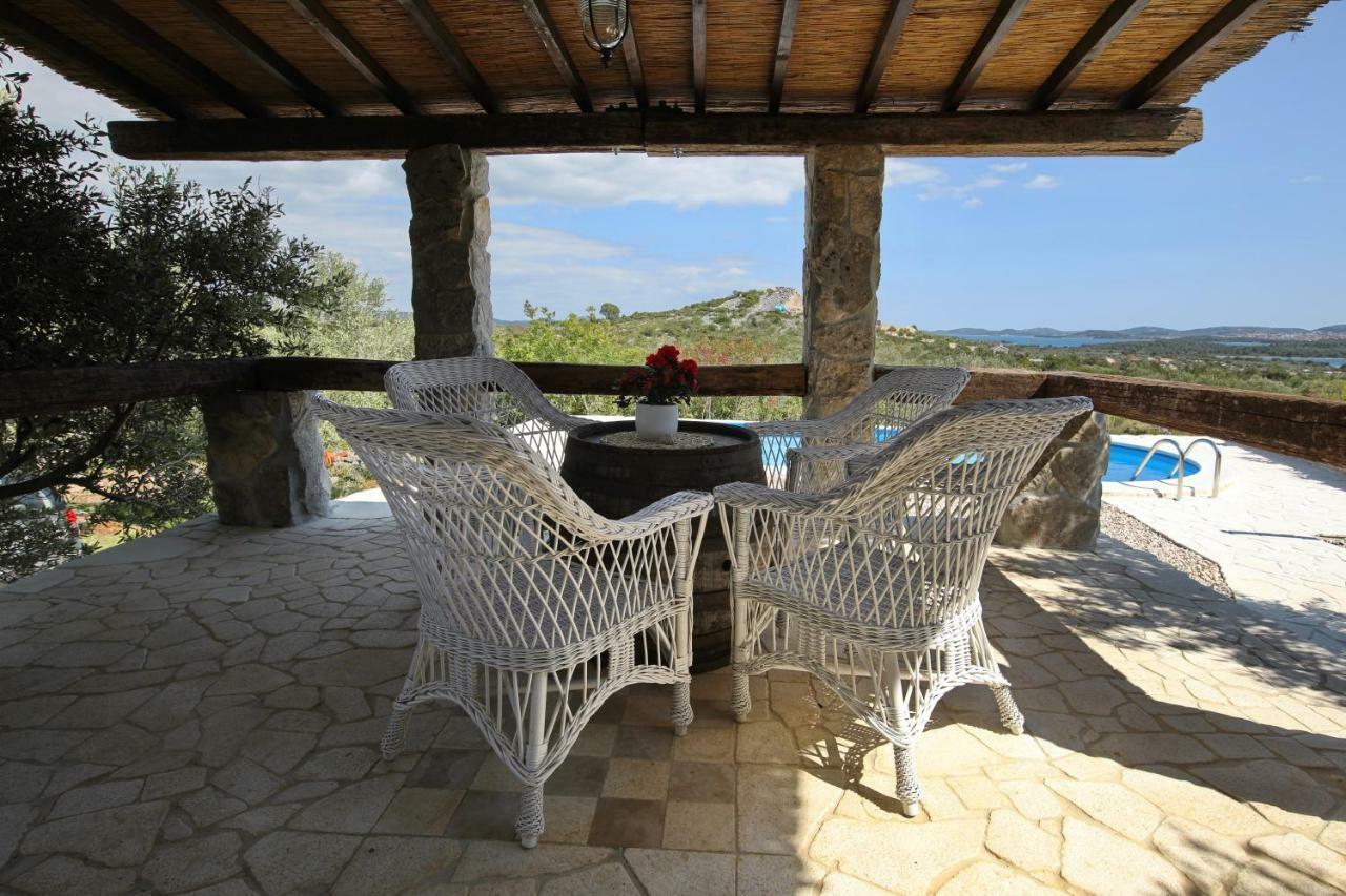 Holiday Home Petar Drage Buitenkant foto