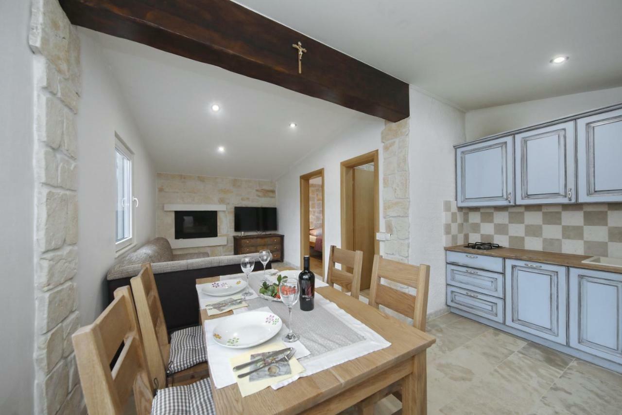 Holiday Home Petar Drage Buitenkant foto