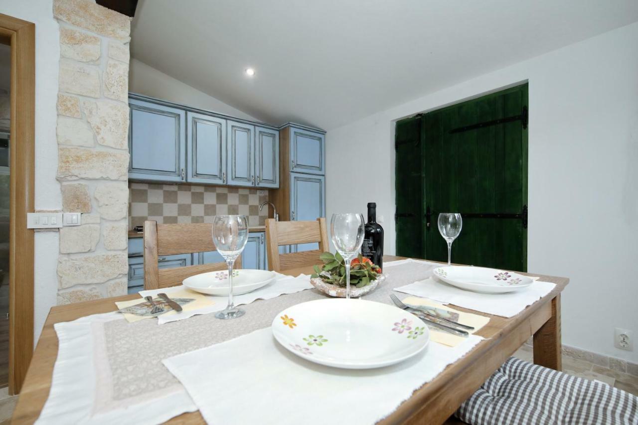 Holiday Home Petar Drage Buitenkant foto