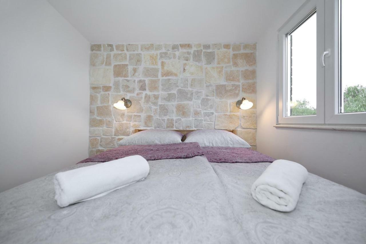 Holiday Home Petar Drage Buitenkant foto